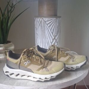On Running Women's Olive Green Athletic Shoes Sz W7.5